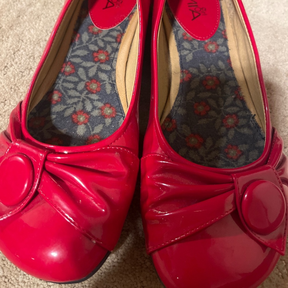 ❤️ MIA Red Patent Ballet Flats – Size 8 – Retro Bow Detail Add a bold pop of vin